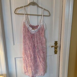 Elegant Pink Lace Trim Nightgown
